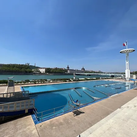 Premium - Aux Berges Du Rhone ליון
